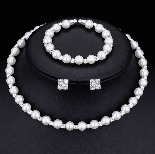 Bridal bridal accessories 8MM handmade pearls, Rhinestone necklaces, necklaces, bracelets, earrings, three sets of suits